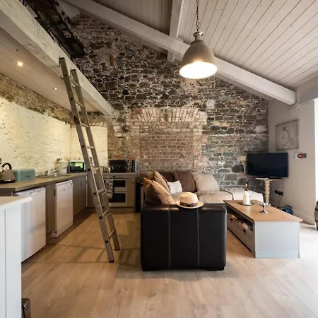 Homestay Historical Three-bedroom Townhouse *