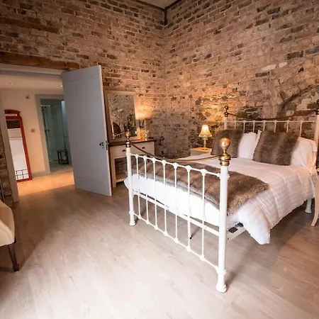 Historical Three-bedroom Townhouse Privat bolig Castlebellingham